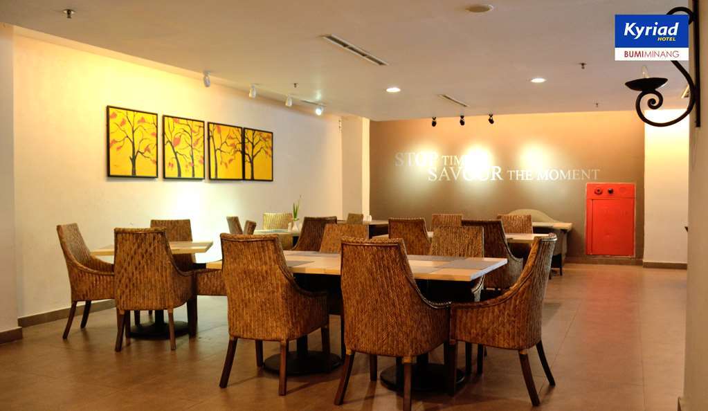 Kyriad Hotel Bumiminang 巴东 餐厅 照片